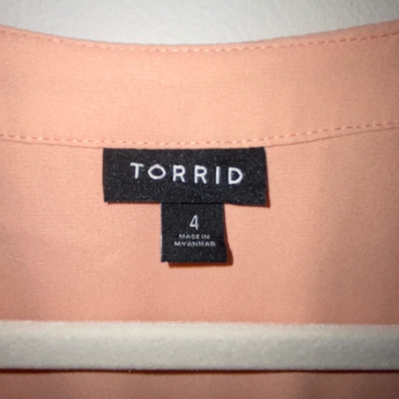 Like New peach spring Torrid Blouse/top - Picture 3 of 3